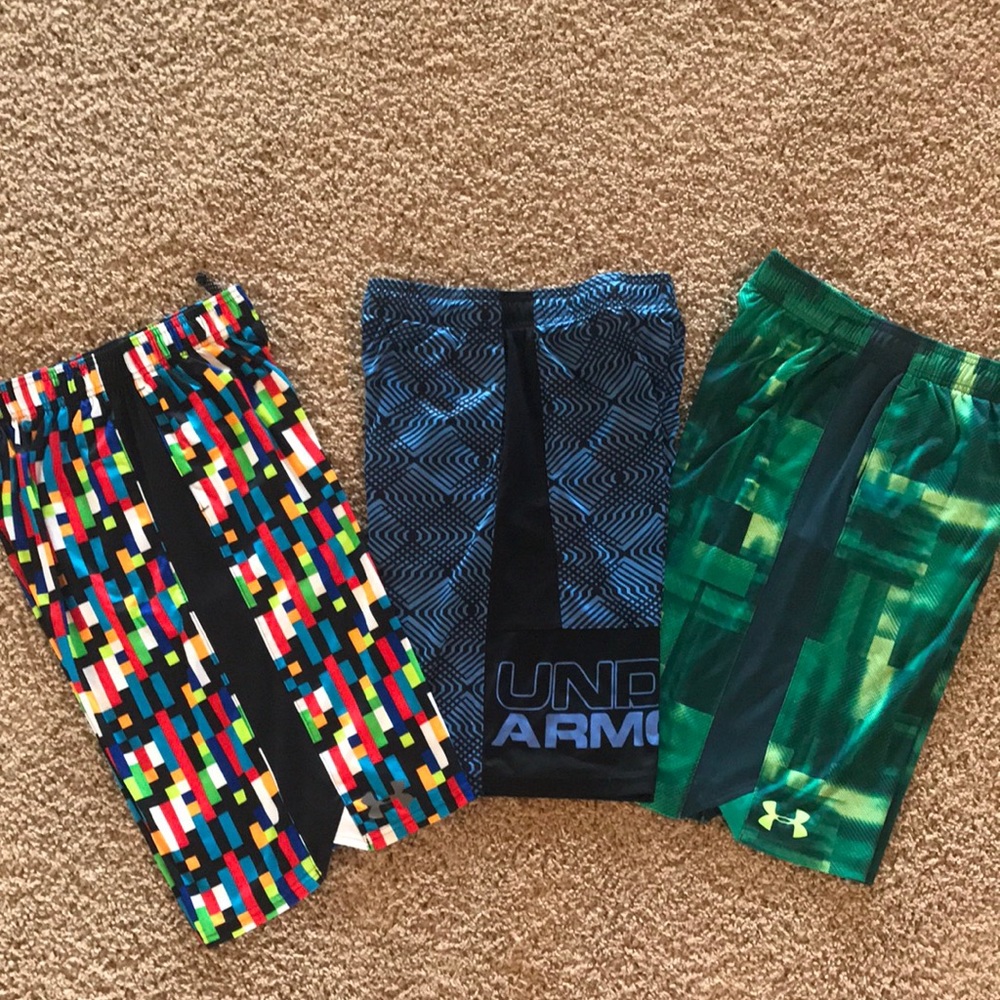 3 Boys Youth Large UA shorts